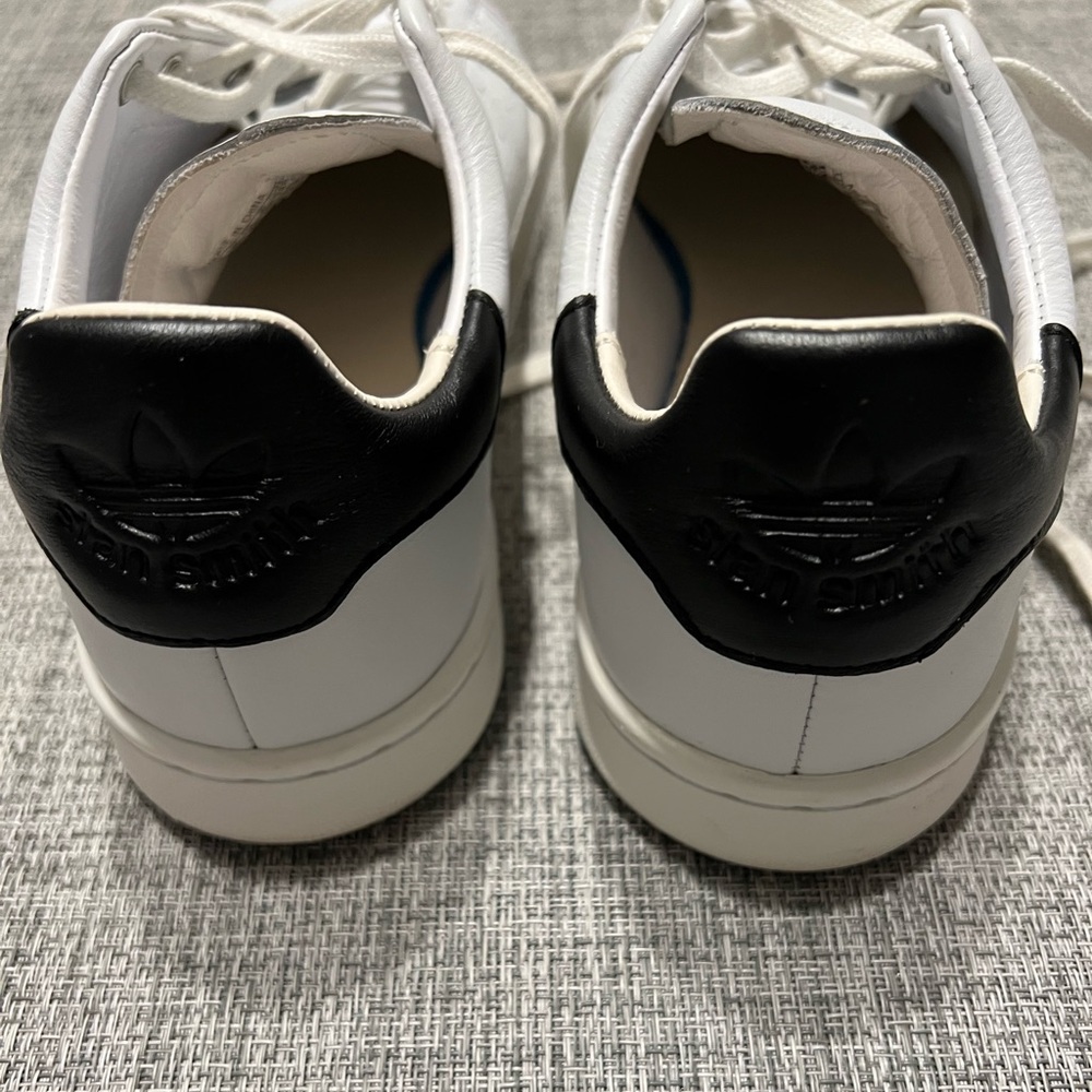 Adidas Stan Smith Lux Unisex Leather Sneakers
Men size 7/Women size 8 - Picture 4 of 8